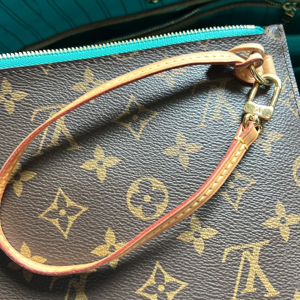 💎 RARE 💎 LOUIS VUITTON MM TURQUOISE WITH POUCH - Picture 8 of 16